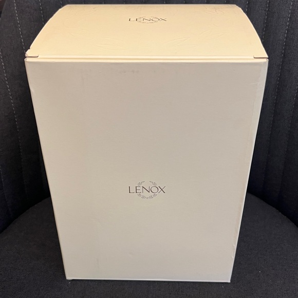 NWT Classic Lenox Rose Medley Vase Paperwork and Original Box Included - Picture 3 of 10